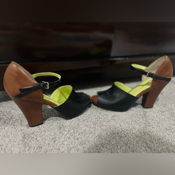 Vintage look heels. Never worn! - Picture 3 of 4